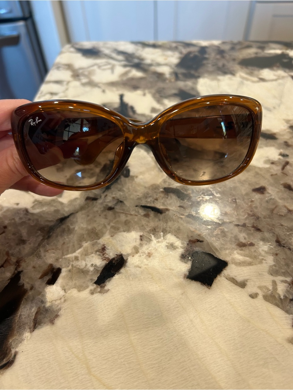 Ray-Ban Women’s Brown Tortoise Cat-Eye Sunglasses 😎